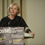 Ulrike Vedder welcomes the speaker