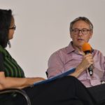 Balmes speaks with de Mazza