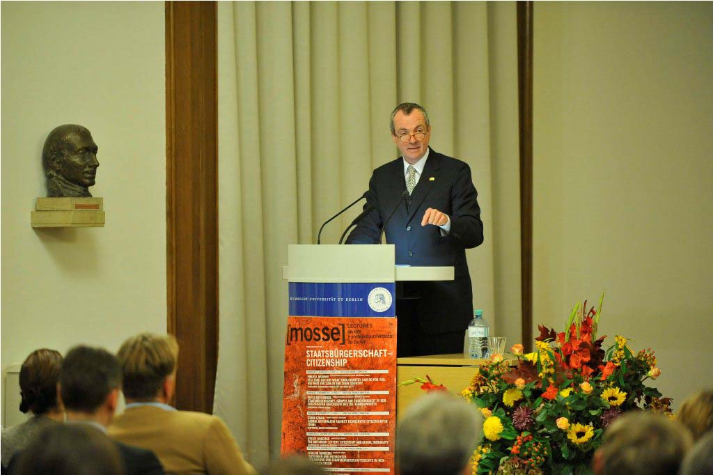 Murphy lectures from the podium