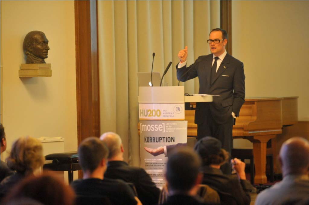 Jansen lectures before the audience