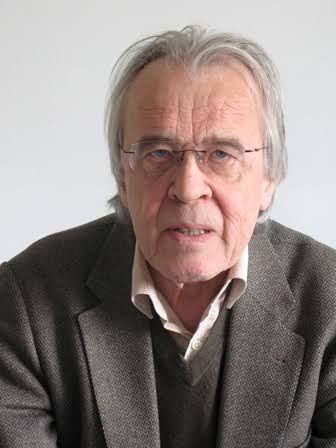 Klaus Reichert: Anglicist, translator, and American Studies expert. He served as professor at the Johnann W. Geothe-Universität Frankfurt, where he also founded the Center for Early Modern Research. He occupied the presidency of the German Academy for Speech and Poetry in Darmstadt from 2002 to 2011. He has authored and edited numerous books, including Der fremde Shakespeare (1998) and Welt-Alltag der Epoche. Essays zum Werk von James Joyce (2004).