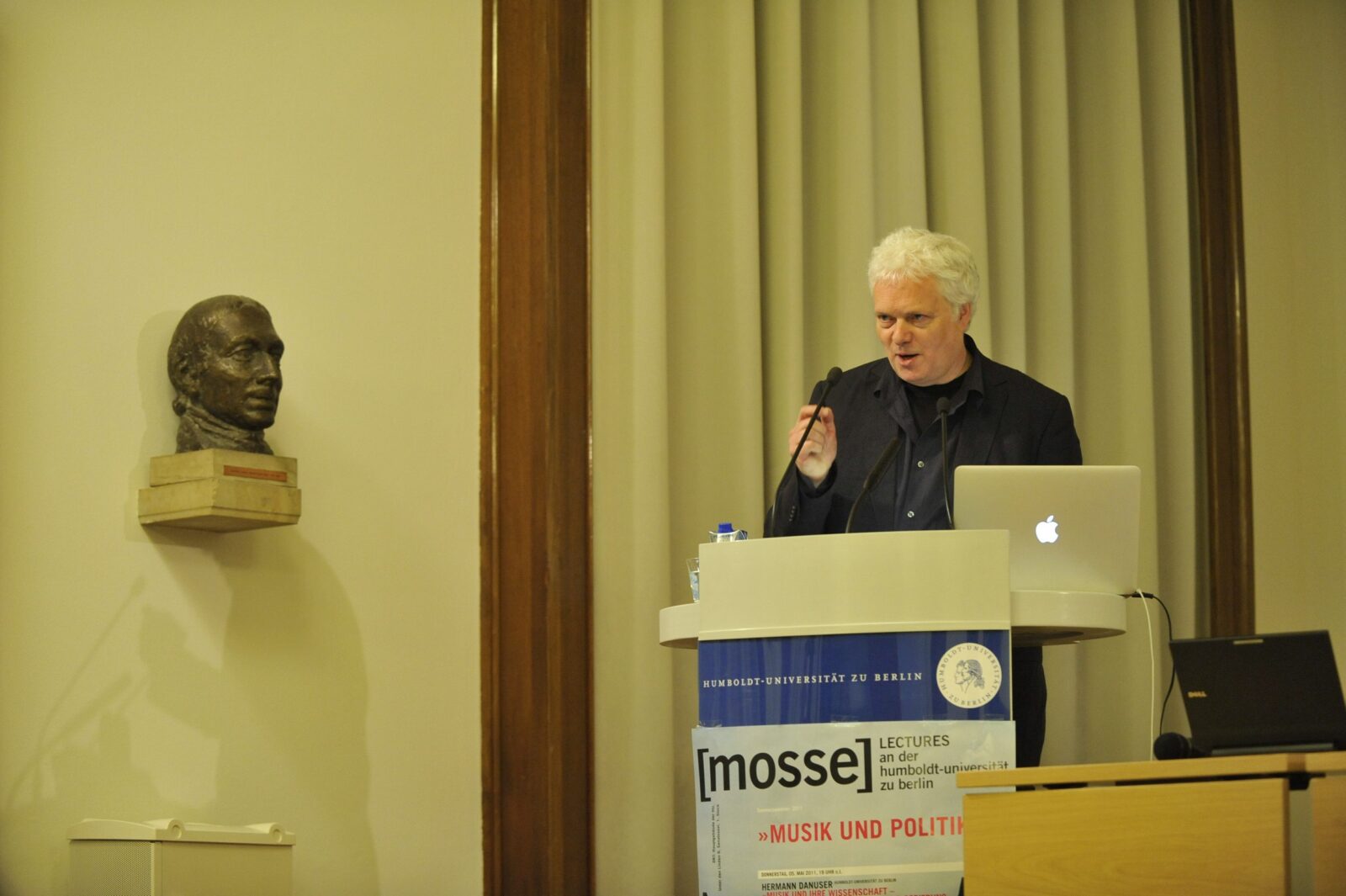 Heiner Goebbels lectures from the podium