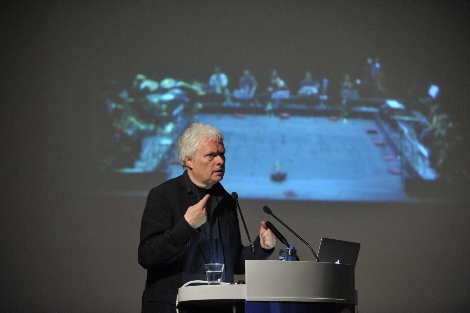 Heiner Goebbels lectures from the podium
