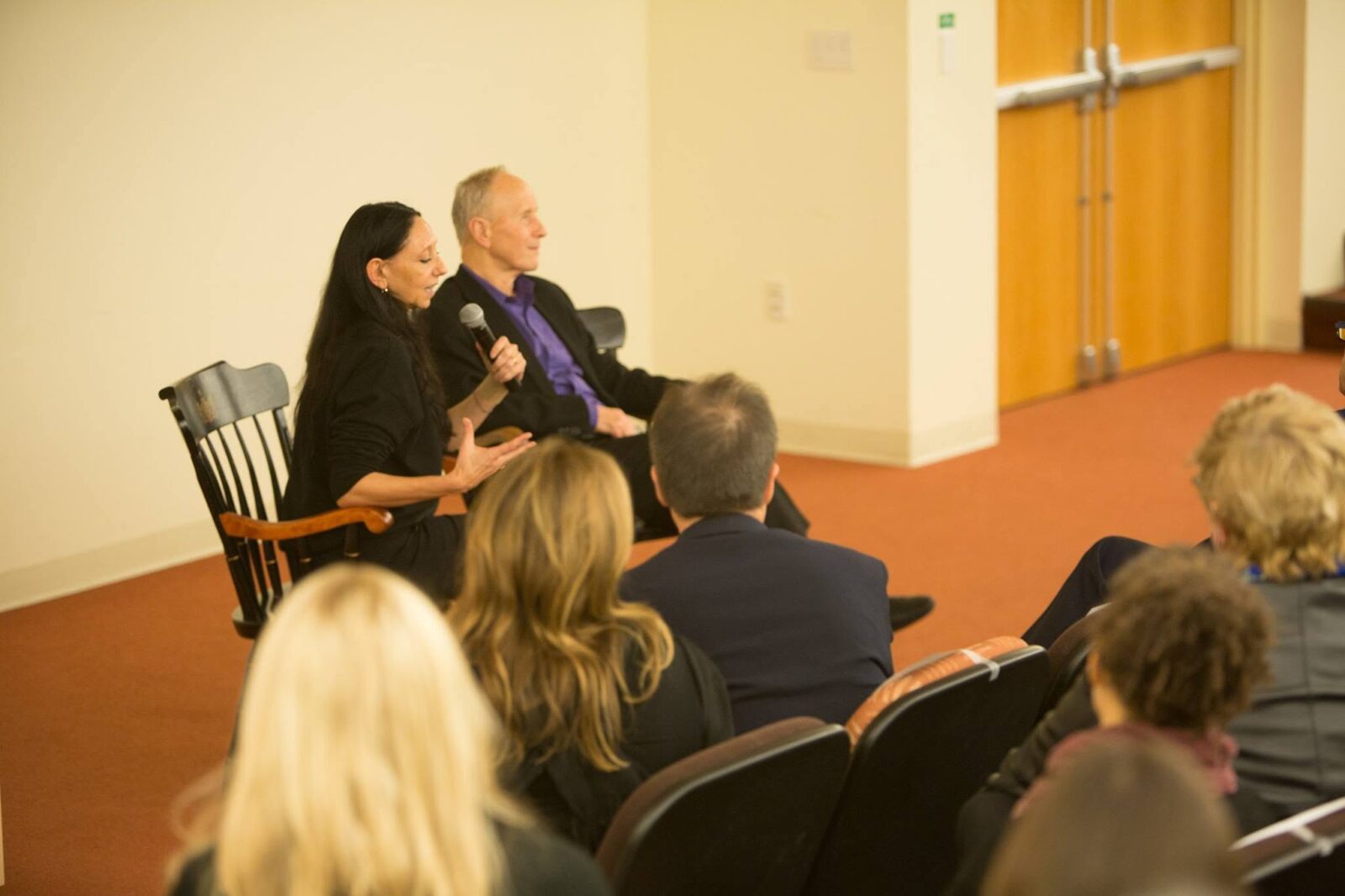 Inez van Lamsweerde, with Dean Emeritus Stan Trecker, takes questions from the audience.