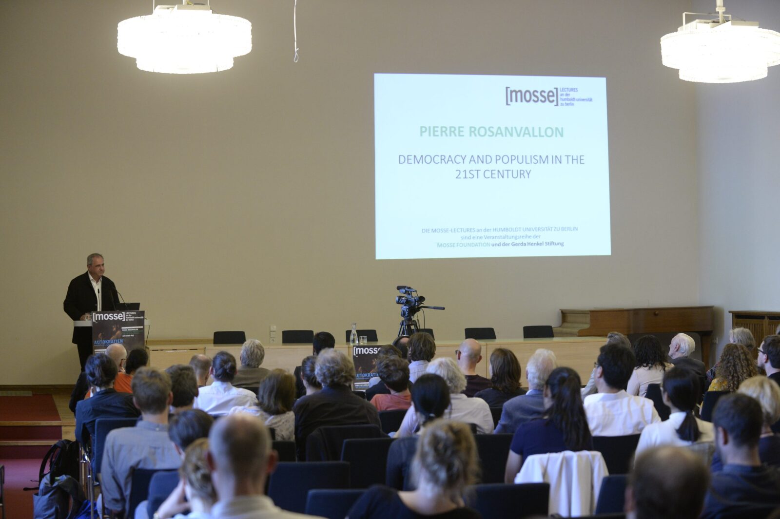 Mosse Lecture vom 14.06.2018 mit Pierre Rosanvallon
Einfuehrung und Diskussion mit Joseph Vogl.
© Niels Leiser
Veroeffentlichung nur frei fuer Veranstalter der mosse-lectures-keine honorarfreie Weitergabe an Dritte.