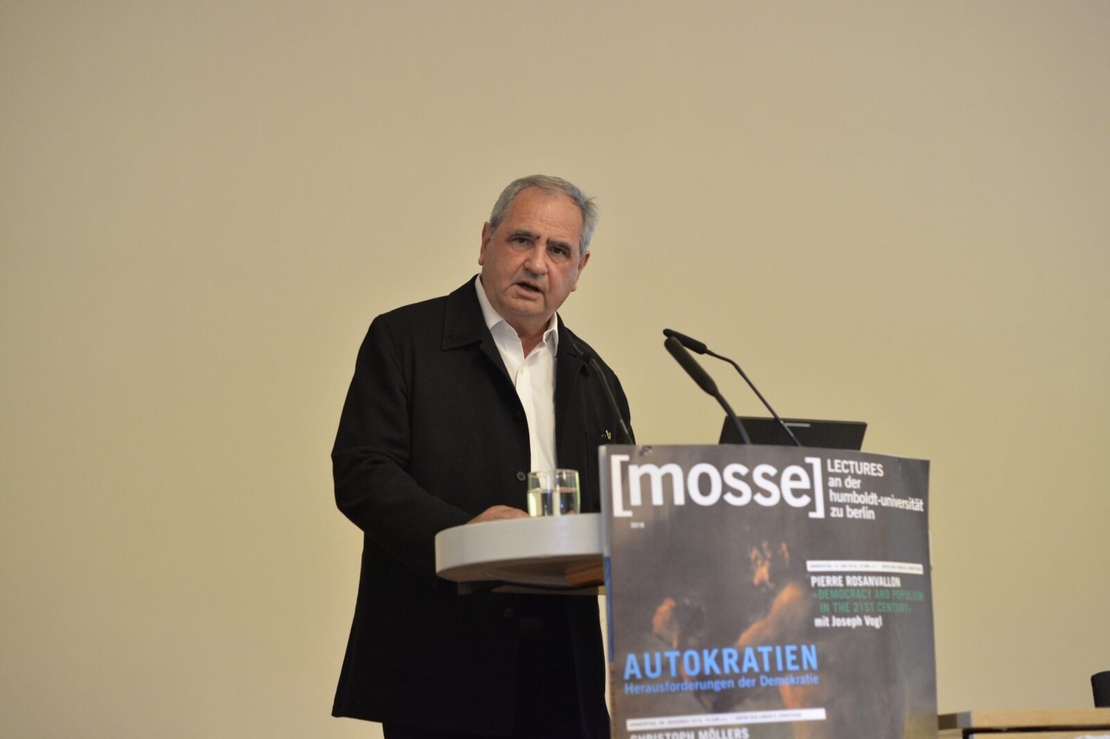 Mosse Lecture vom 14.06.2018 mit Pierre Rosanvallon
Einfuehrung und Diskussion mit Joseph Vogl.
© Niels Leiser
Veroeffentlichung nur frei fuer Veranstalter der mosse-lectures-keine honorarfreie Weitergabe an Dritte.