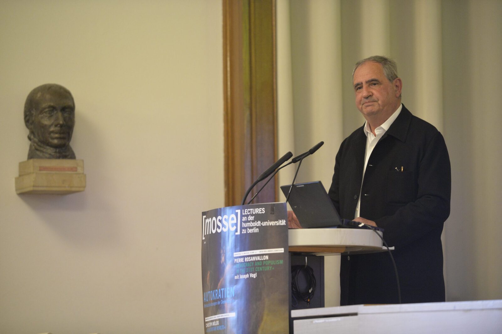 Mosse Lecture vom 14.06.2018 mit Pierre Rosanvallon
Einfuehrung und Diskussion mit Joseph Vogl.
© Niels Leiser
Veroeffentlichung nur frei fuer Veranstalter der mosse-lectures-keine honorarfreie Weitergabe an Dritte.