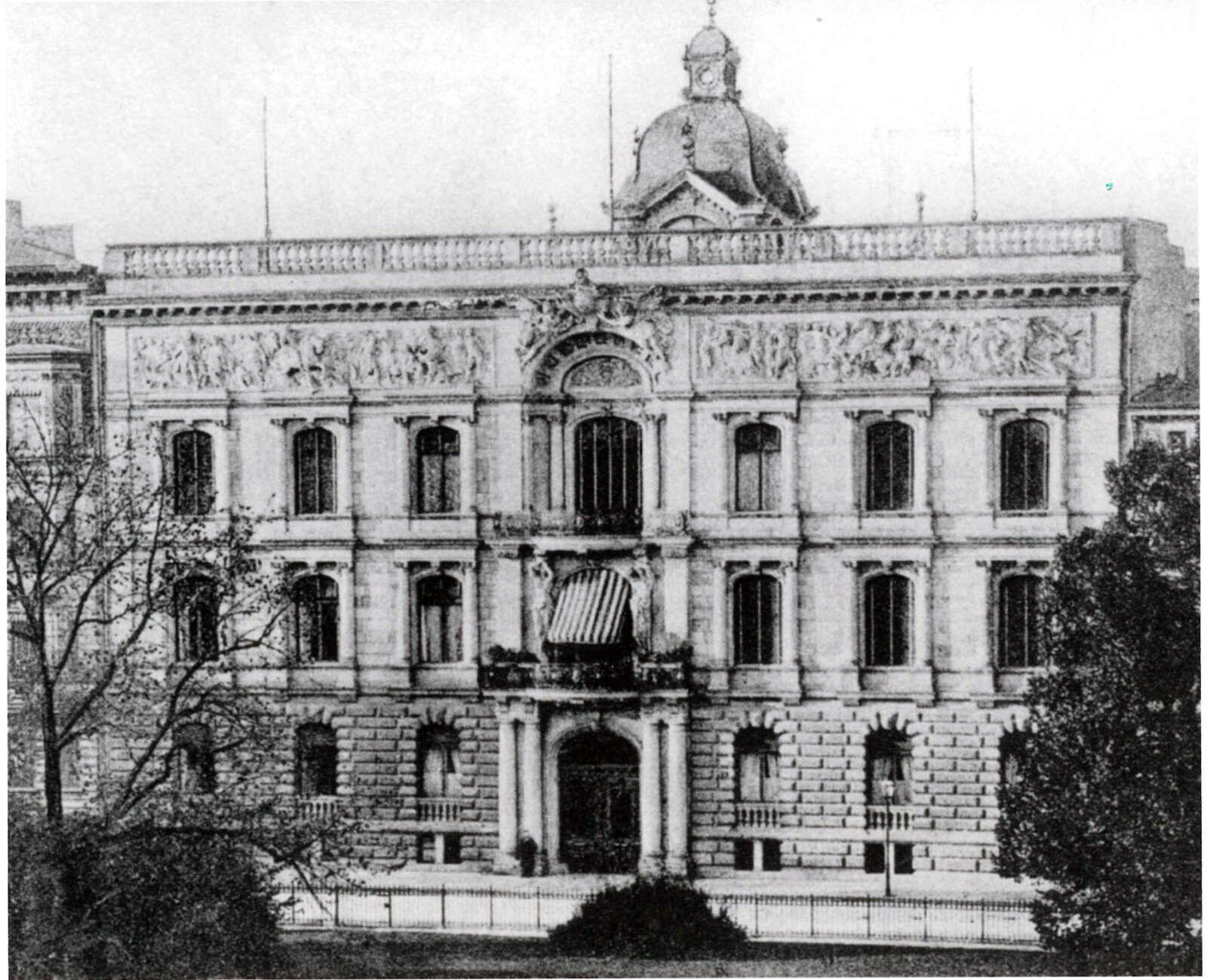 The stately Mosse Palais, located in a cultural hub of Berlin, was confiscated by the Nazis and destroyed by Allied forces.