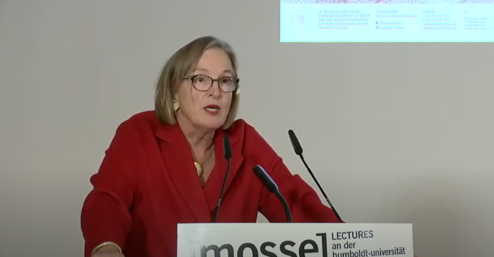 Ute Frevert delivers her lecture