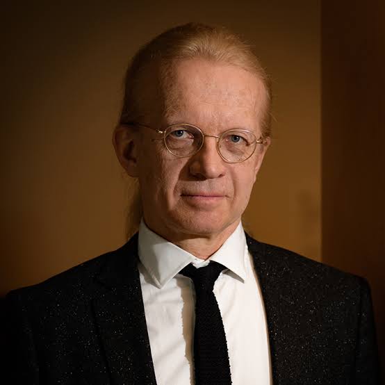 Thomas Kühne is the Director of the Strassler Center for Holocaust and Genocide Studies at Clark University, where he holds the Strassler Chair in Holocaust History. He teaches Modern European and German History, with a focus on the Holocaust and Nazi Germany. His research explores the place of war and genocide in long-term traditions of political culture and political emotions, and of the Holocaust and Nazi Germany in the continuities and discontinuities of the twentieth century.