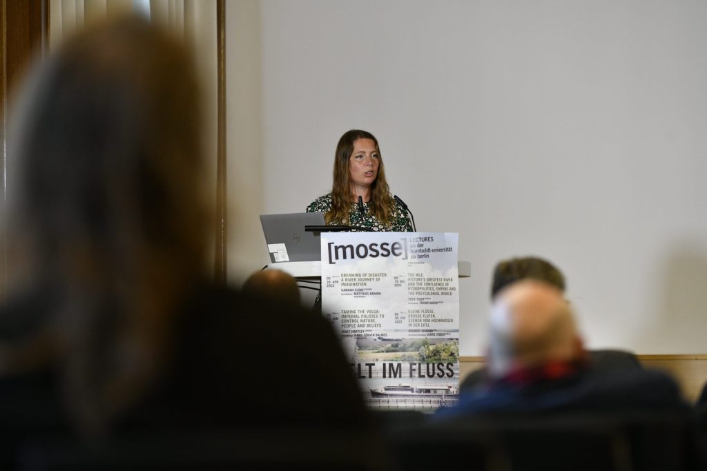 Hannah Cloke lecturing at the podium