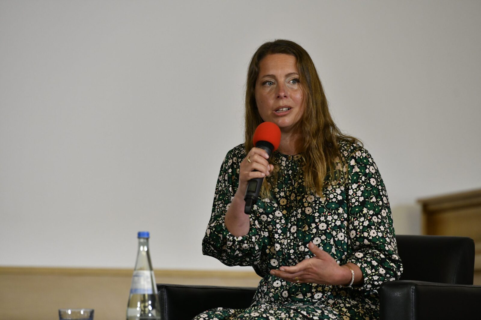 Hannah Cloke speaks to the audience