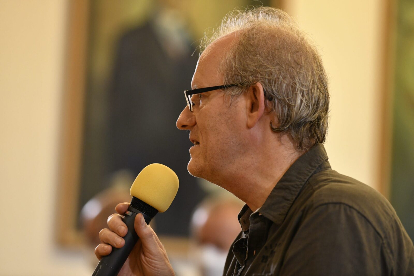 an audience member poses a question