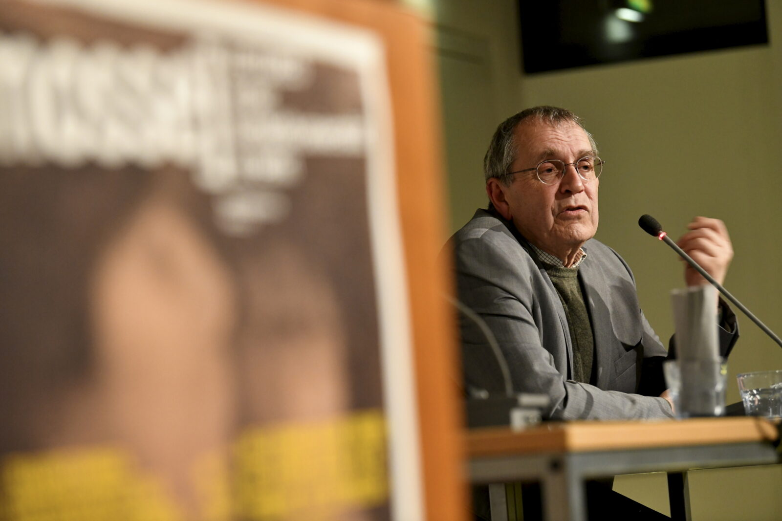 Thomas Macho speaks at the podium