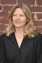 Celia Applegate headshot