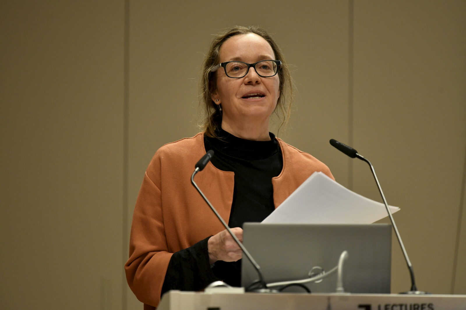 Anja Decker