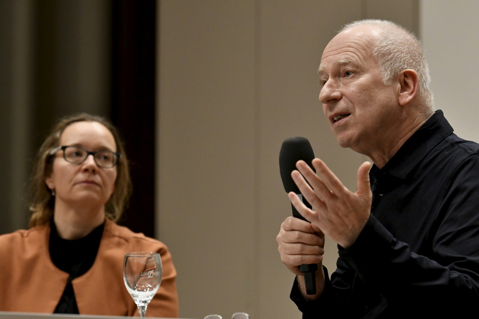Anja Decker and Joseph Vogl