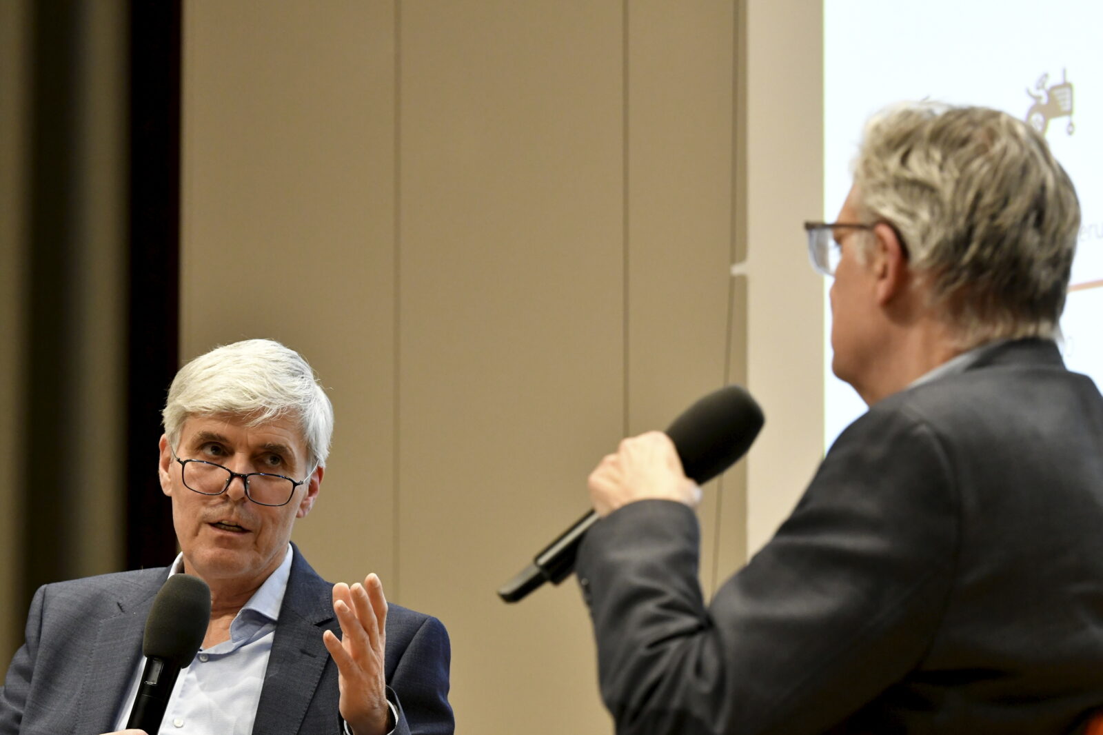 Frank A. Ewert and Lothar Müller