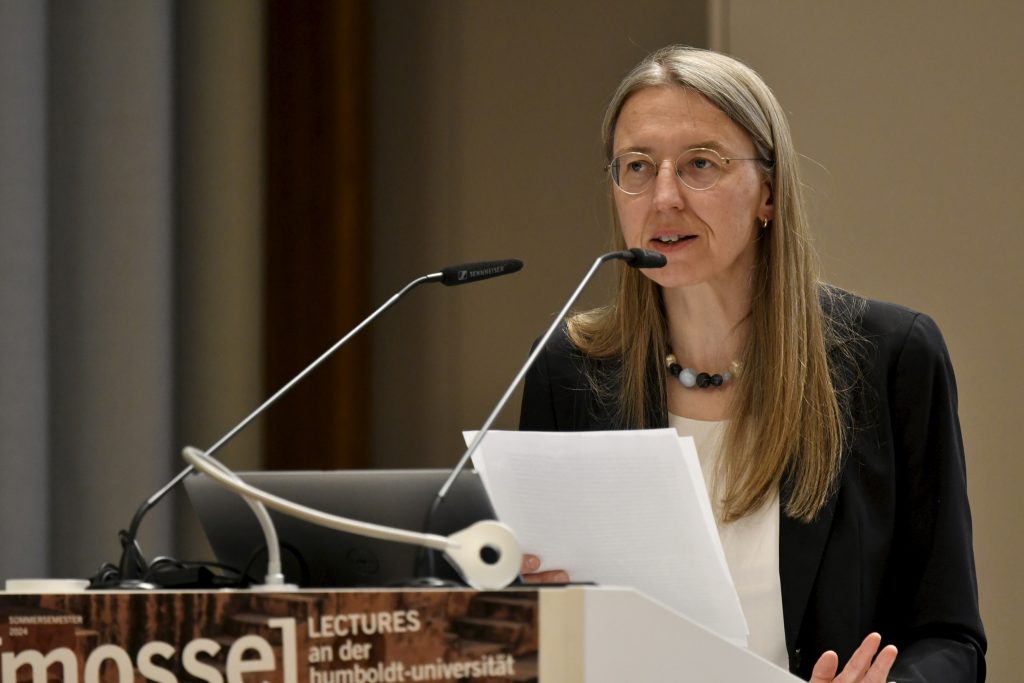 Auer speaking at the podium