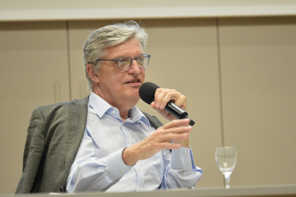 Lothar Müller speaks to the audience