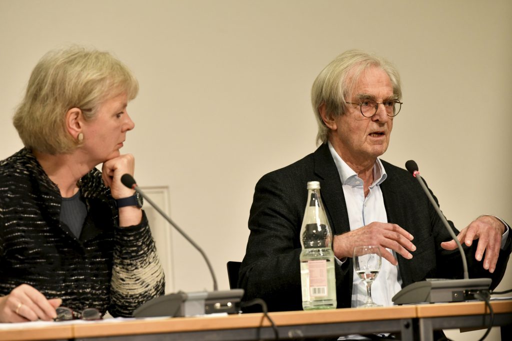 Ulrike Vedder and Hartmut Böhme address the public