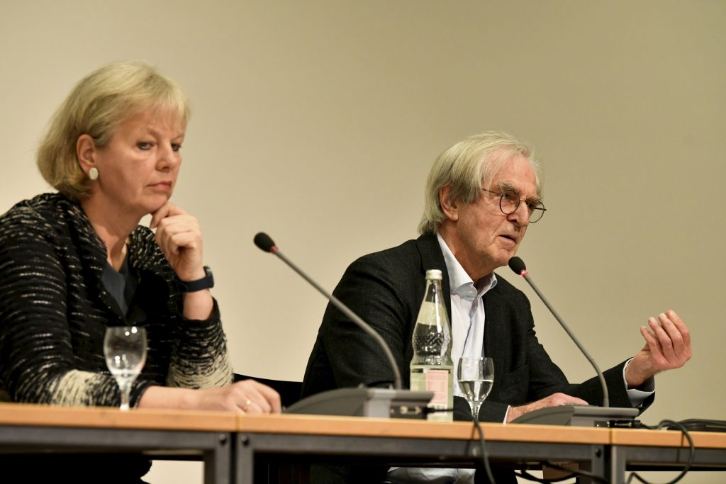 Ulrike Vedder and Hartmut Böhme address the public