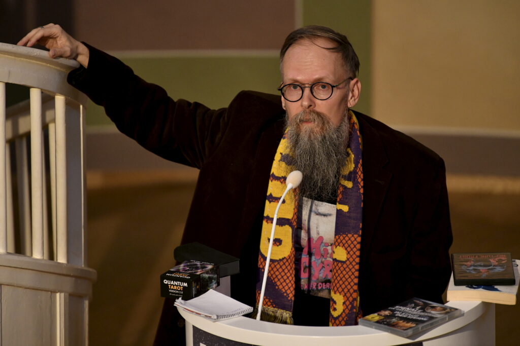 Dietmar Dath delivering his lecture