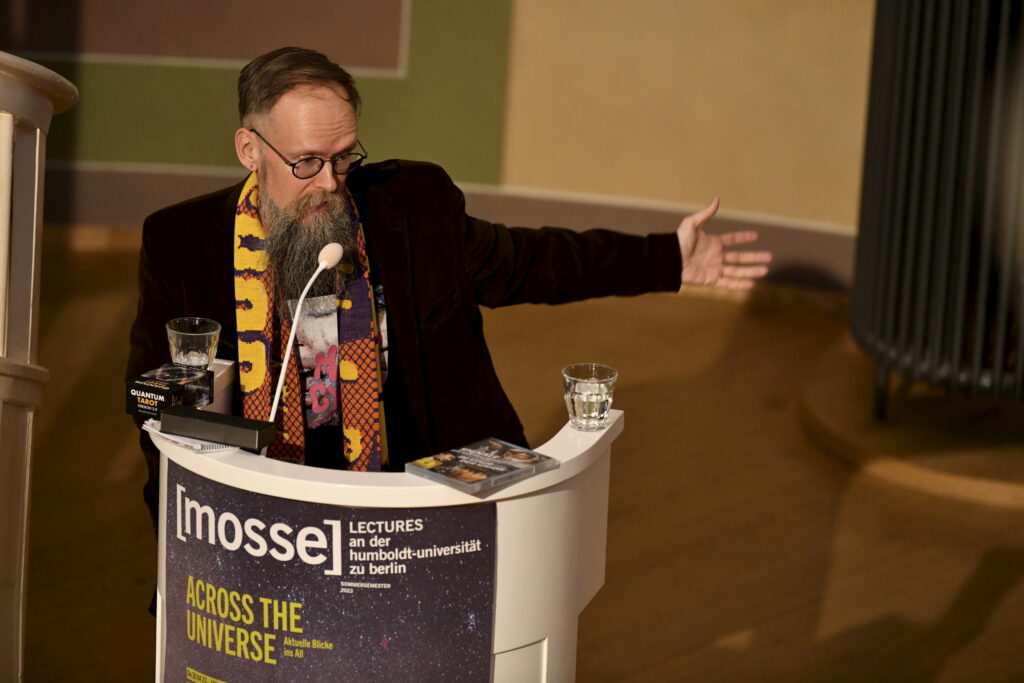 Dietmar Dath delivering his lecture