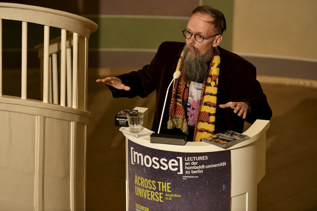 Dietmar Dath delivering his lecture