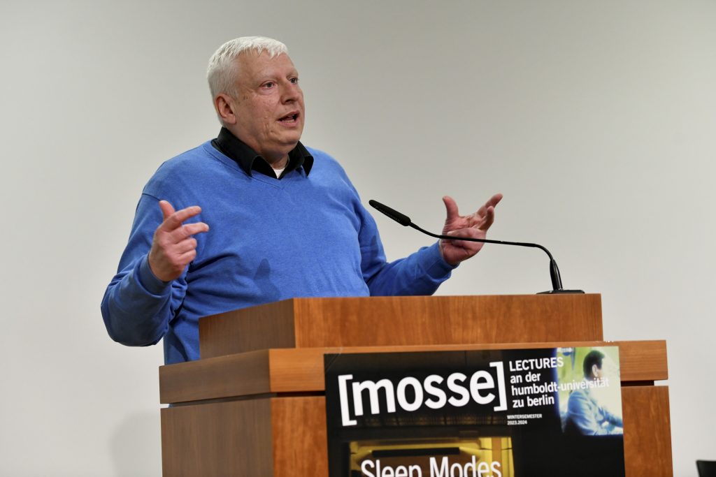 Hochgeschwender speaks at the podium