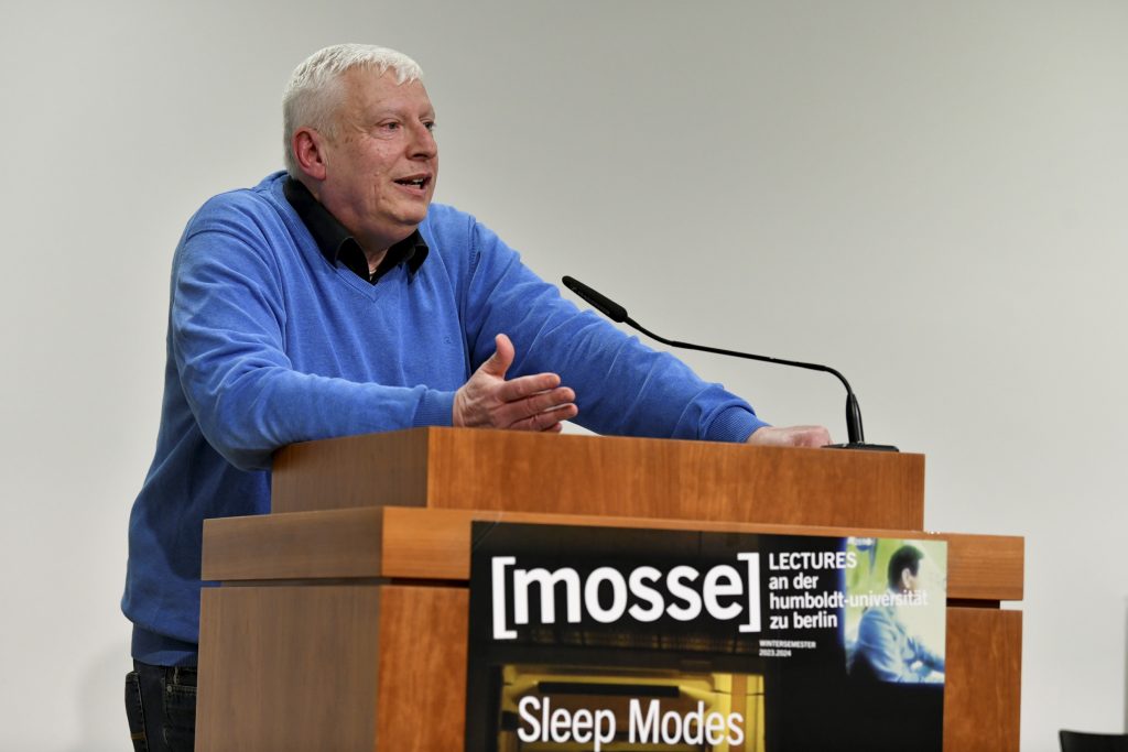 Hochgeschwender speaks at the podium