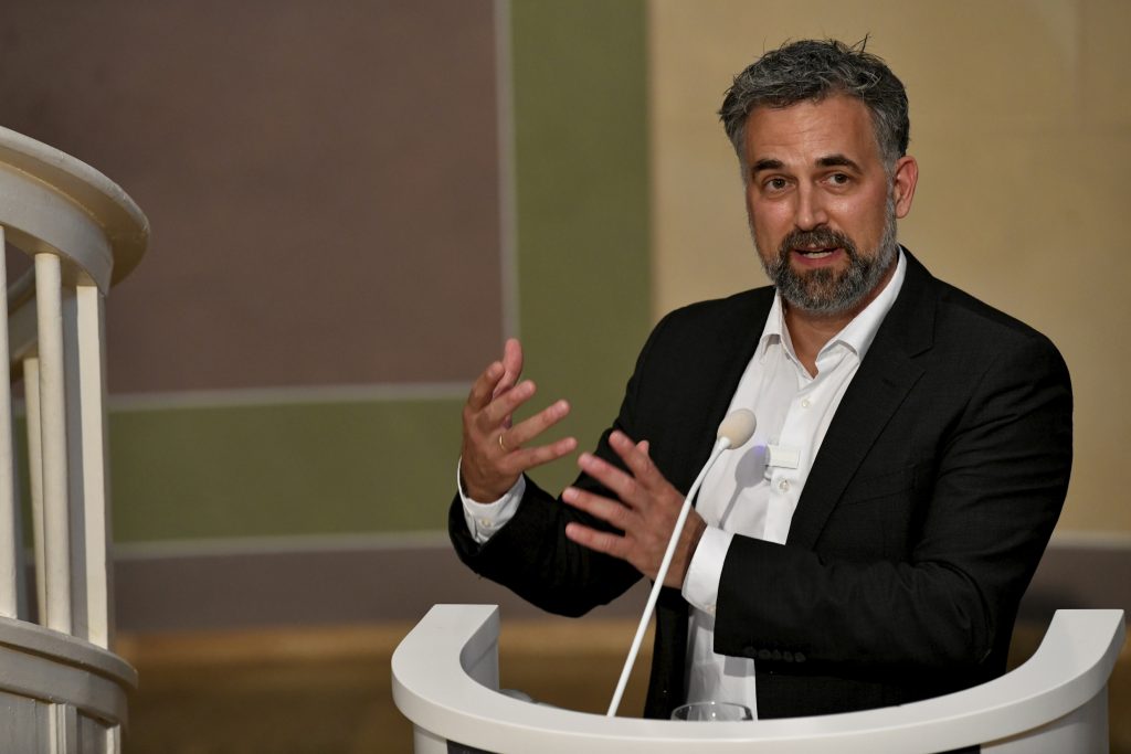 Levermann delivering his lecture