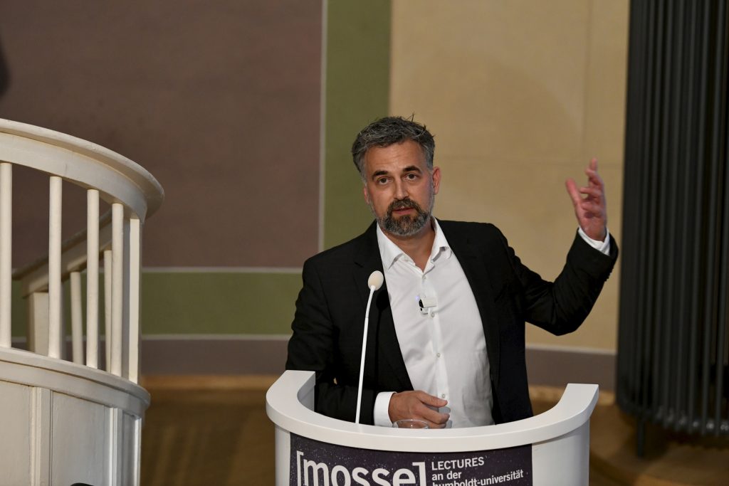 Levermann delivering his lecture