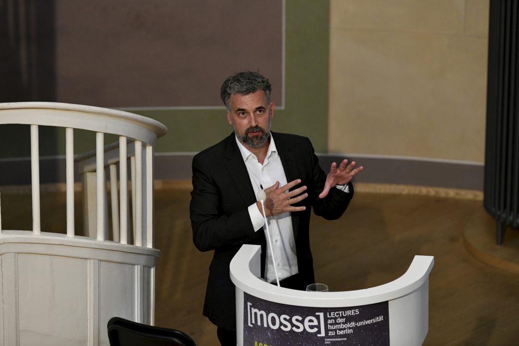 Levermann delivering his lecture