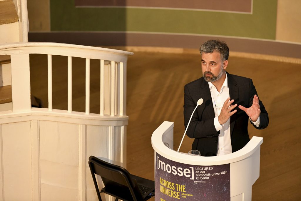 Levermann delivering his lecture