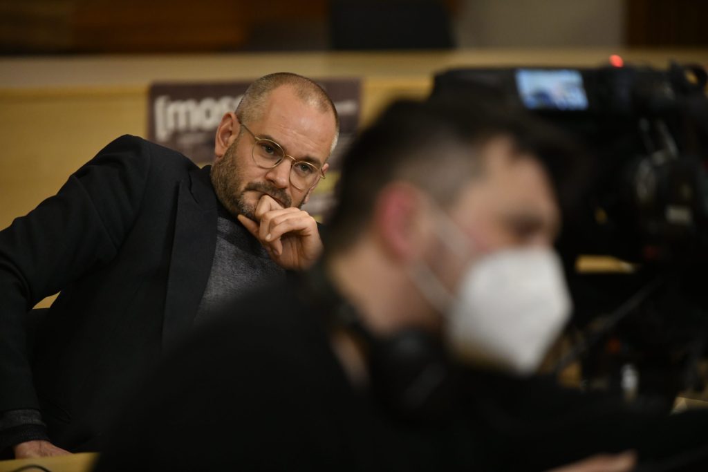 Lüscher listening