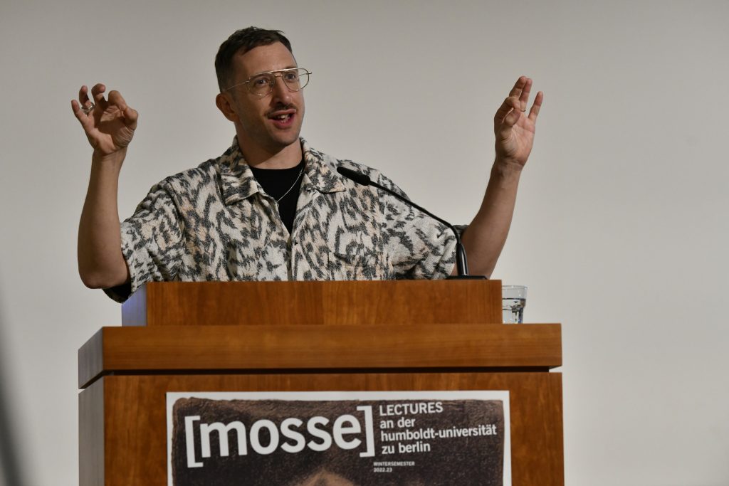 Hamdan delivering his lecture