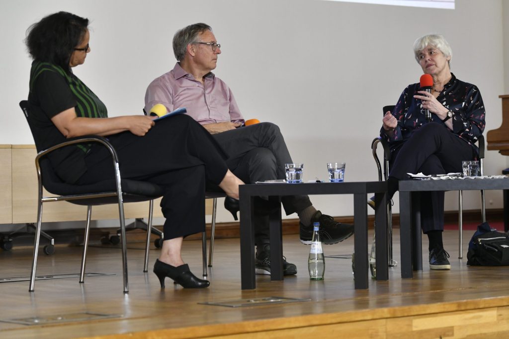 de Mazza, Balmes, and Hartley in conversation