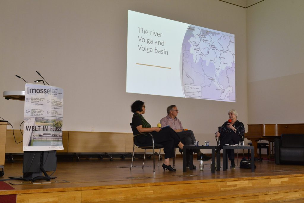 de Mazza, Balmes, and Hartley in conversation