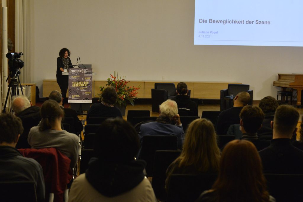 Juliane Vogel speaking in front of the audience