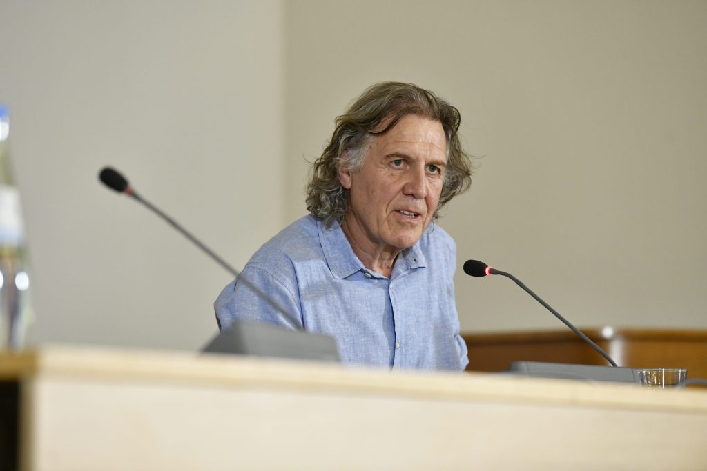 Scheuer speaks to the audience