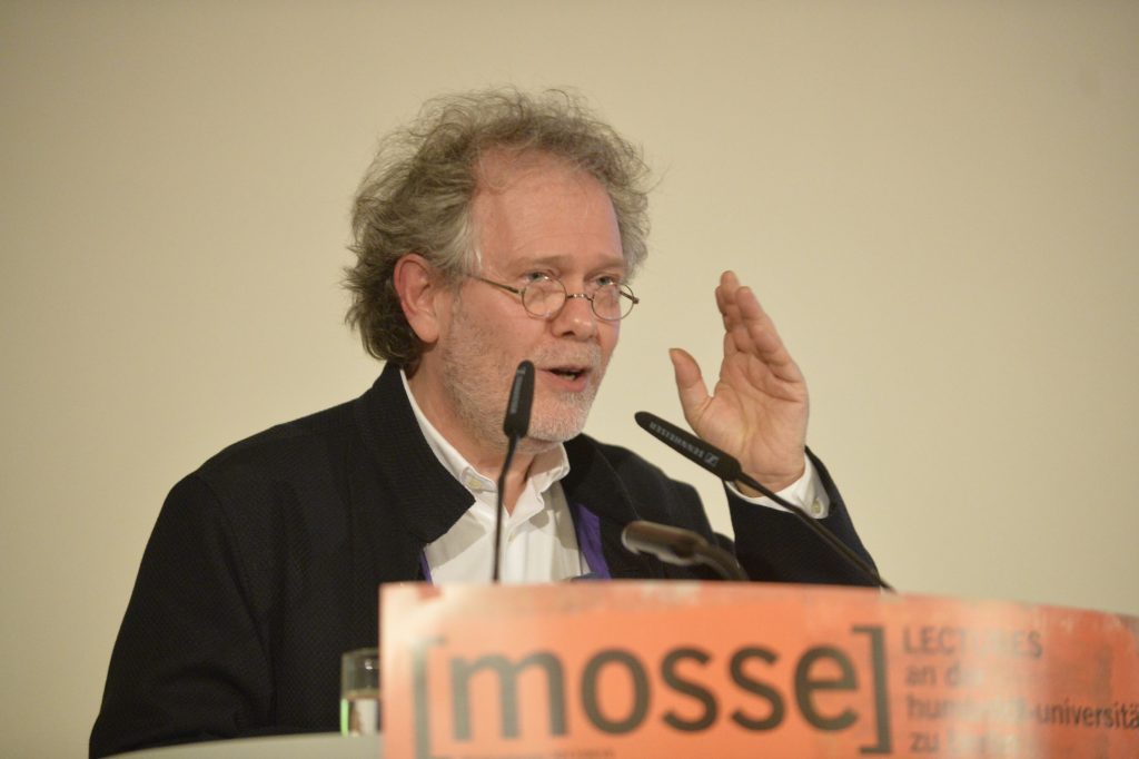 Huberman delivers his lecture