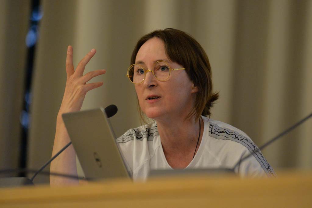 Eichhorn speaks to the audience