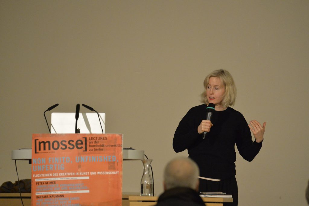 Walshe delivers her lecture