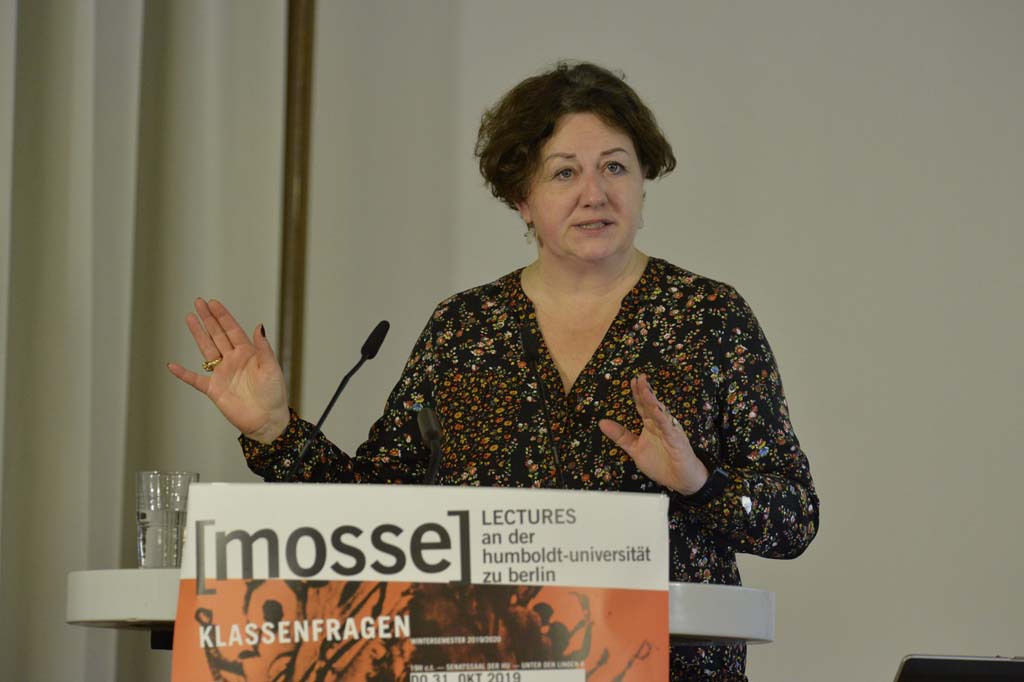 Lamont delivers her lecture