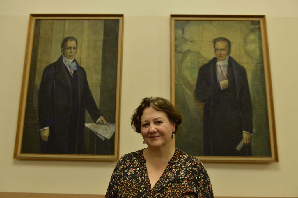 Lamont poses in front of the portrait of the Humboldt brothers