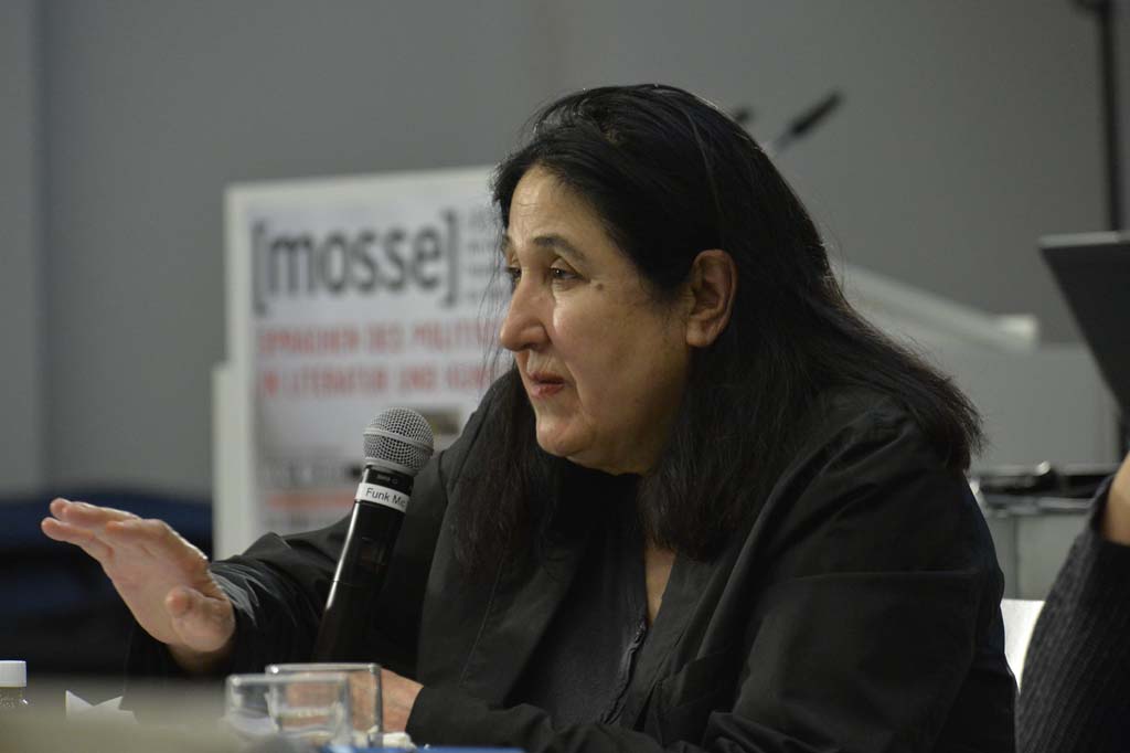 Özdamar addresses the audience