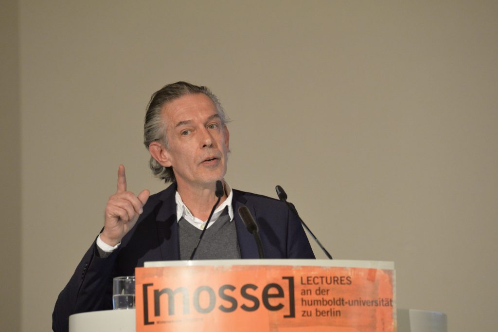 Peltzer delivers his lecture