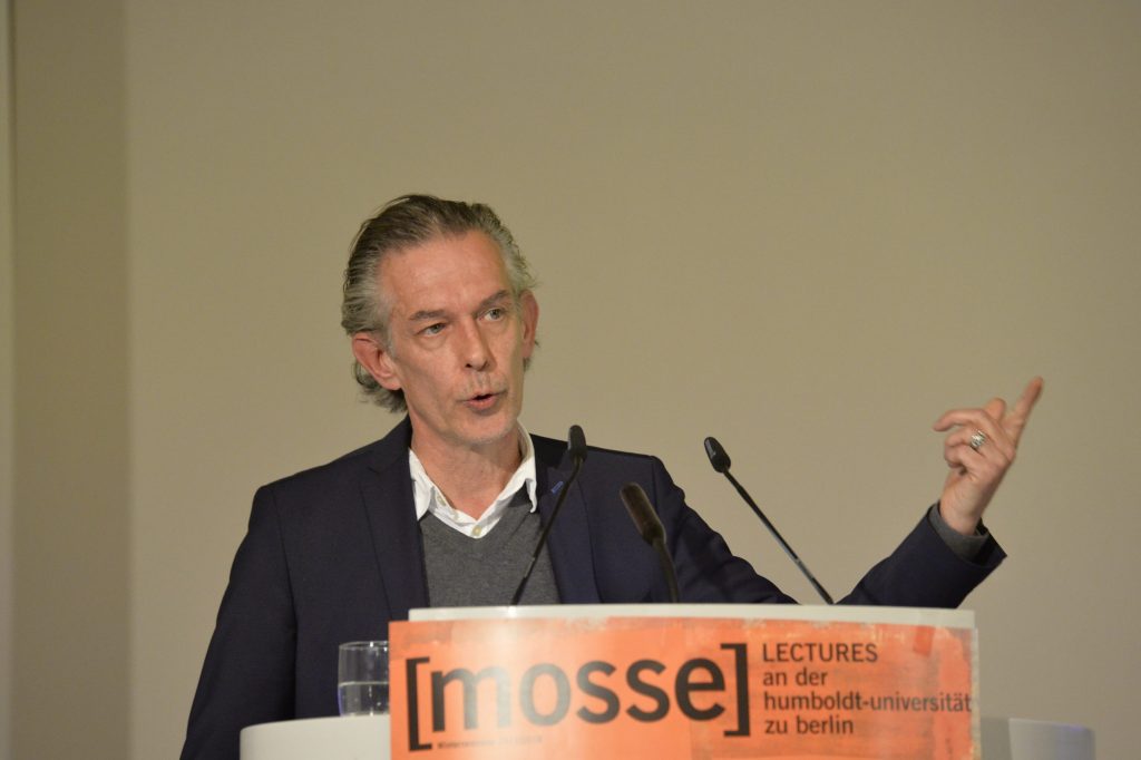 Peltzer delivers his lecture