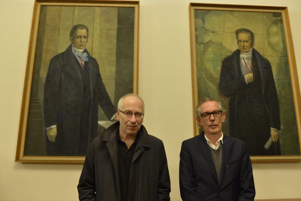 Peltzer and Vogl in front of the portraits of the Humboldt brothers